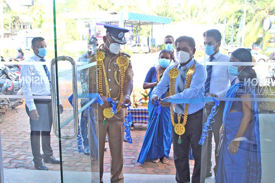 Vision Care unveils refurbished Vavuniya branch at a convenient new location