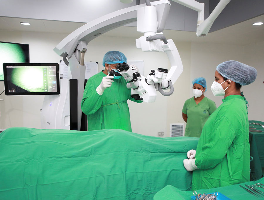 Durdans Hospital becomes the first private sector hospital in Sri Lanka to be equipped with the world class ZEISS KINEVO 900 Microscope