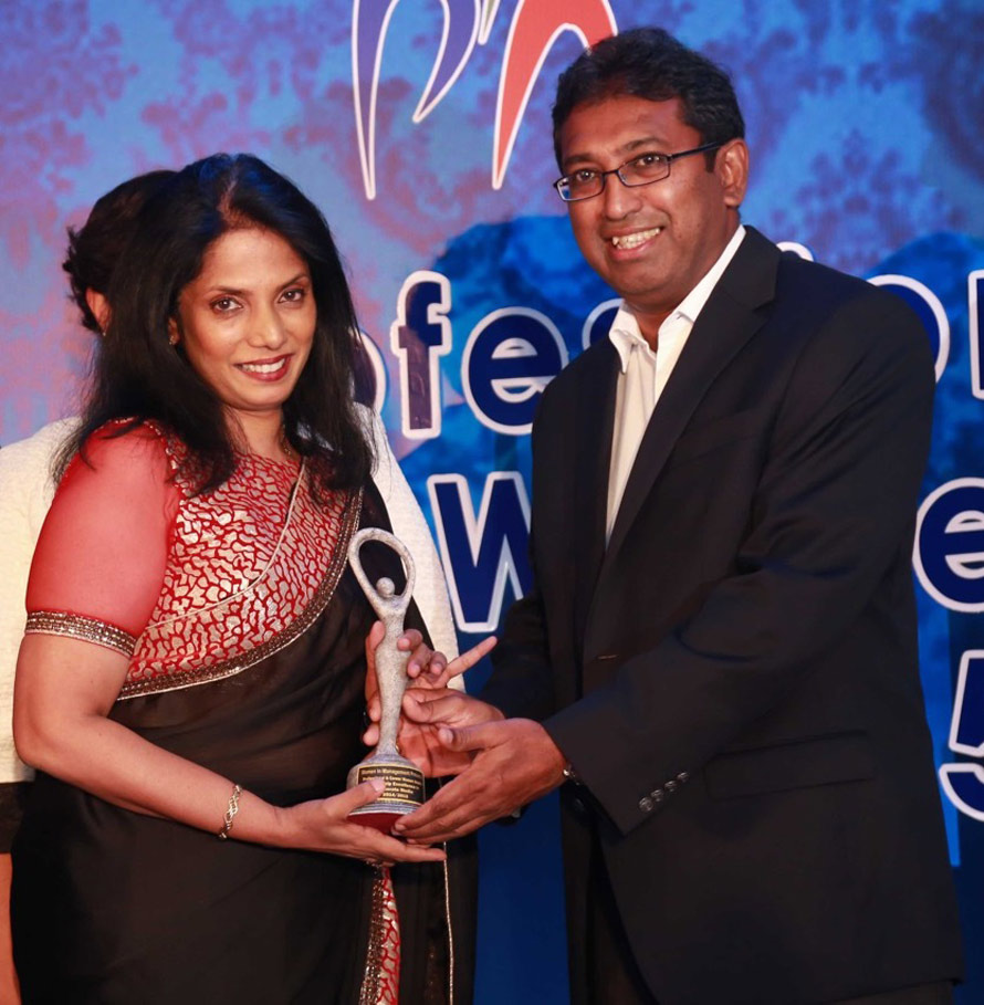 Shiromi Masakorala wins Gold for Leadership Excellence in Corporate Media at the Women in Management Awards 2015