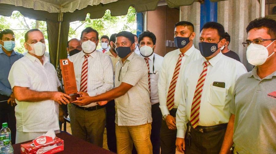 Ministry of Environment kicks off Ivura Rakina Pawura in Manampitiya with Tokyo Cement Group