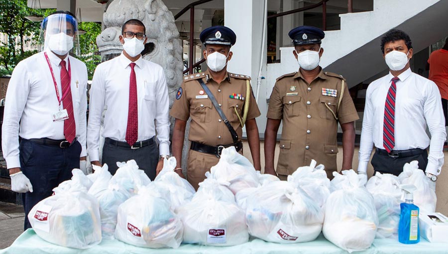 Ceylinco Life donates dry rations to daily wage earners in Colombo