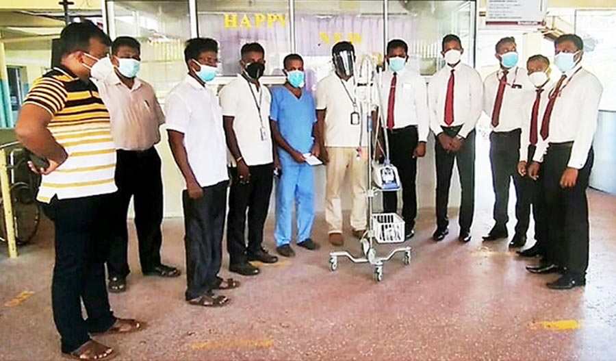 Ceylinco Life supports Kantale Base Hospital with High Flow Nasal Cannula apparatus