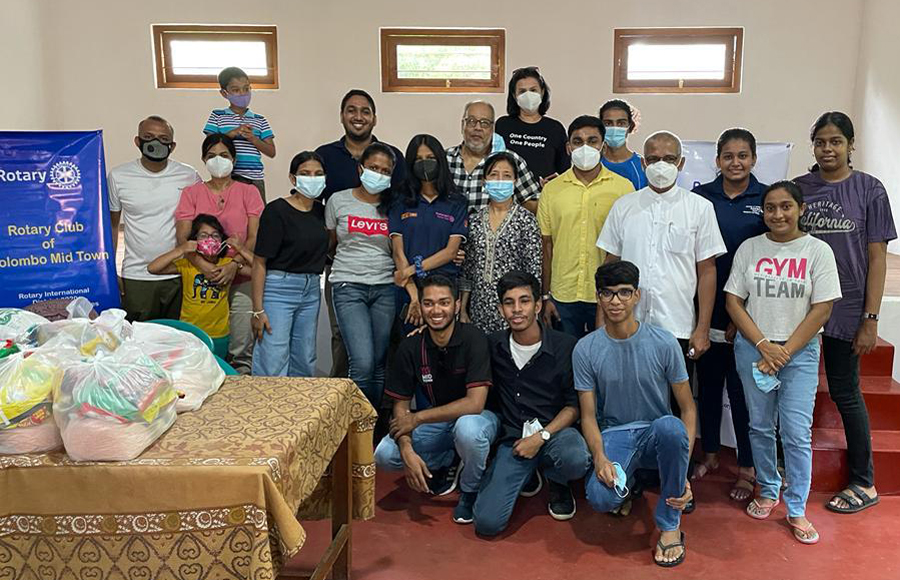 Rotary Club of Colombo Mid Town organizes a Maternal and Child Health project