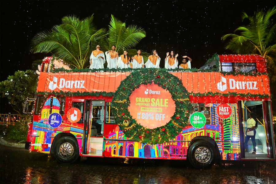 Daraz Carol Bus gears up to spread Christmas cheer across Colombo