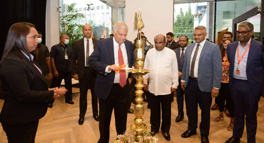 HE Ranil Wickremesinghe President of the Democratic Socialist Republic of Sri Lanka officially declares open the new Daraz Sri Lanka Headquarters