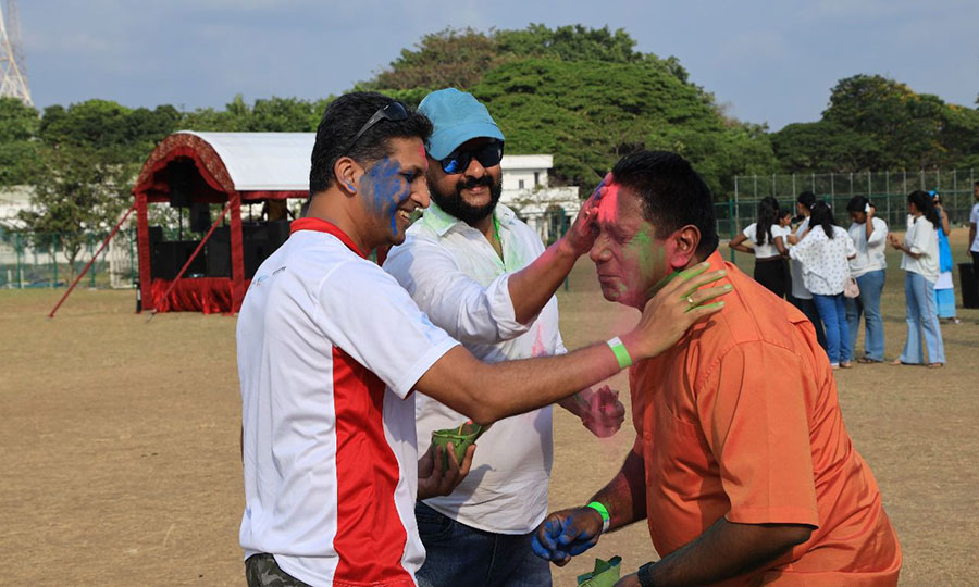 Young Sri Lankans revel in celebration of Holi