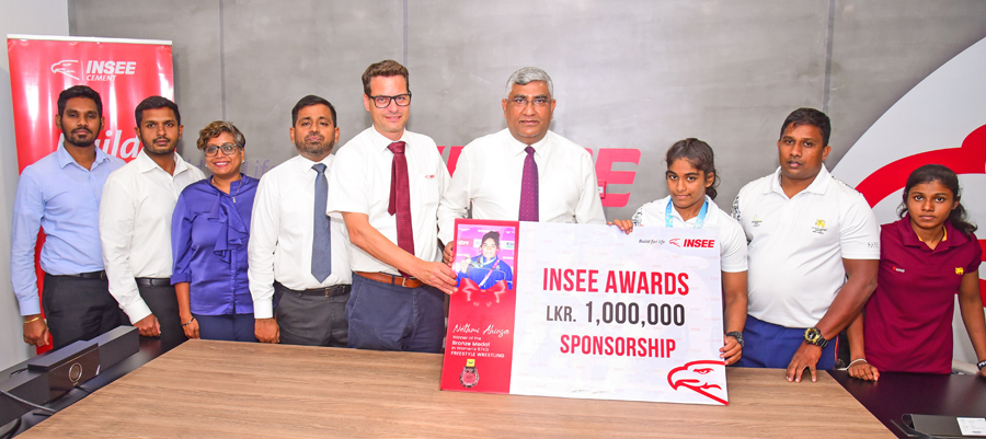 Nethmi Ahimsa Fernando received LKR 1 million cash reward