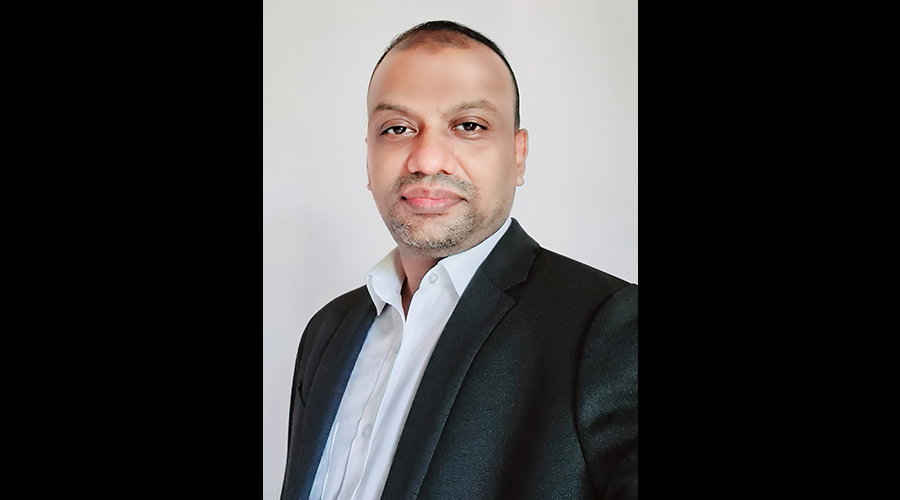 Driving Customer Centric Innovation in Challenging Times by Sabry Ansar Director Head of CE Business Samsung Electronics Sri Lanka and Maldives