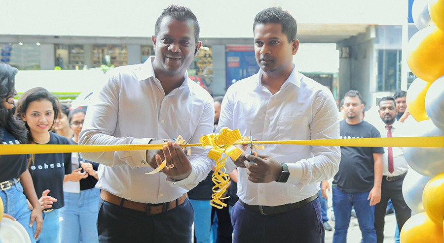 Unveiling Excellence Greentel Mobile Showcase Innovation at the Grand Showroom Opening
