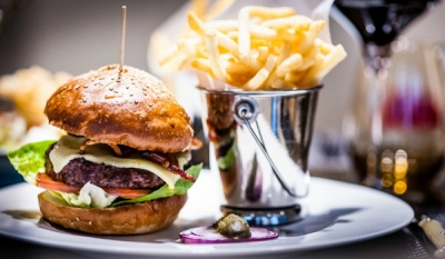 Burger Battle Kicks Off on Independence Day at Manhattan Grill